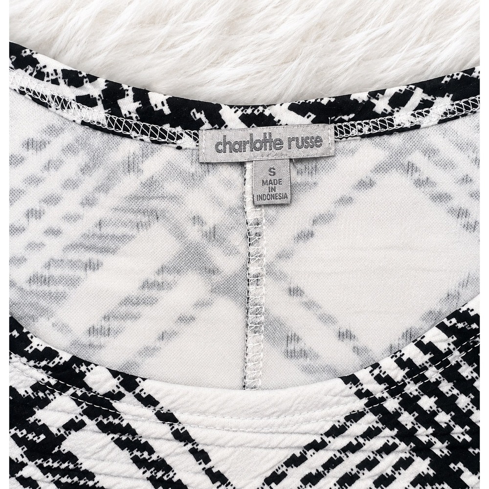 Charlotte Russe Black & White Plaid Waffle Knit Top Size S | Geometric Y2K - Picture 2 of 2